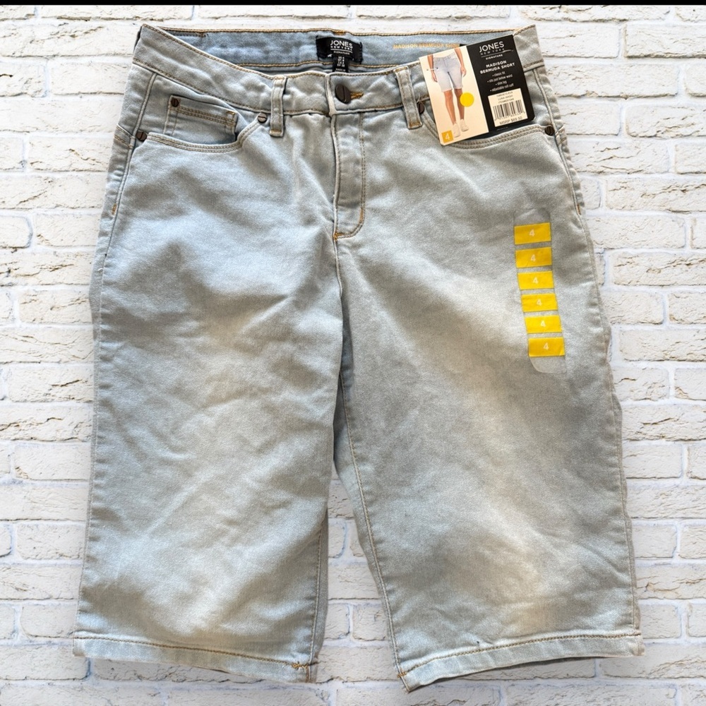NWT Jones New York Signature Madison Bermuda Shorts Women’s Size 4 light wash